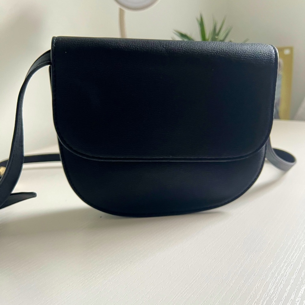 NWOT 
Quince saddle bag/cross body bag.